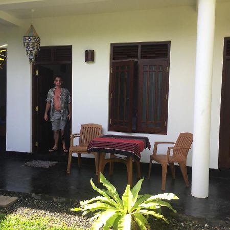 Hotel Sundance Surf Coconut Point à Weligama Extérieur photo