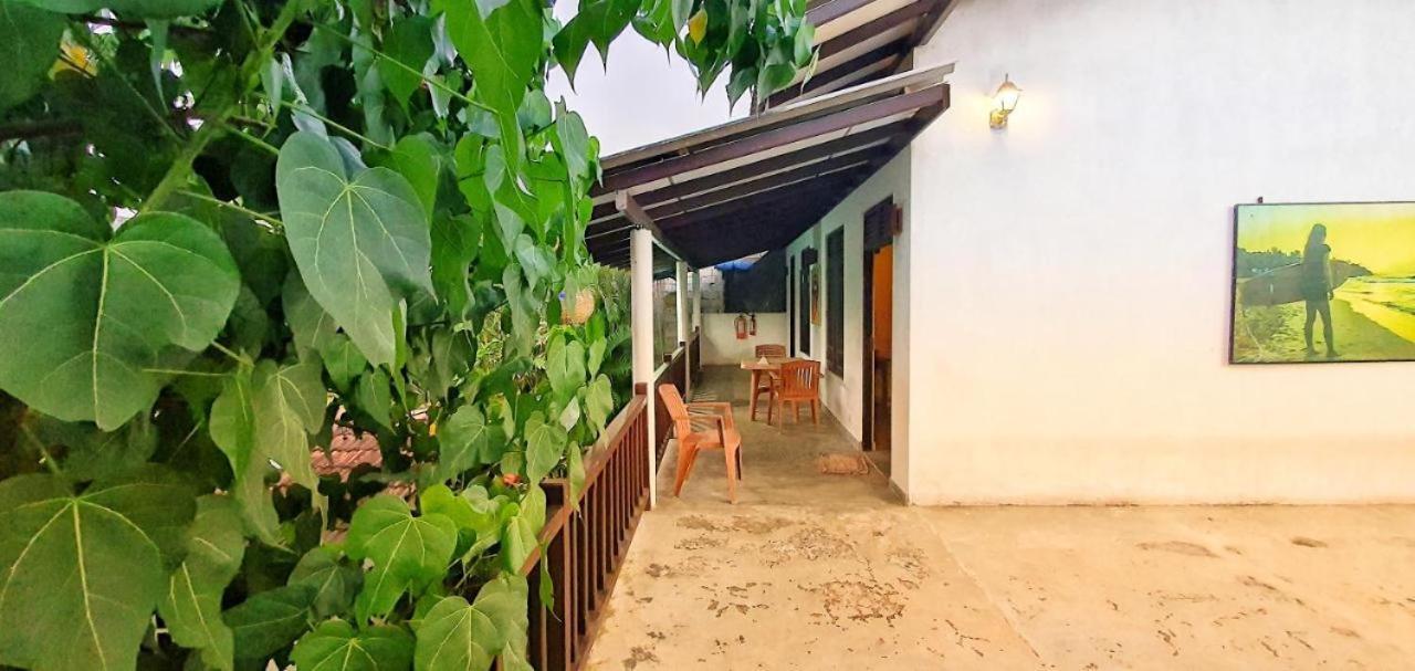 Hotel Sundance Surf Coconut Point à Weligama Extérieur photo